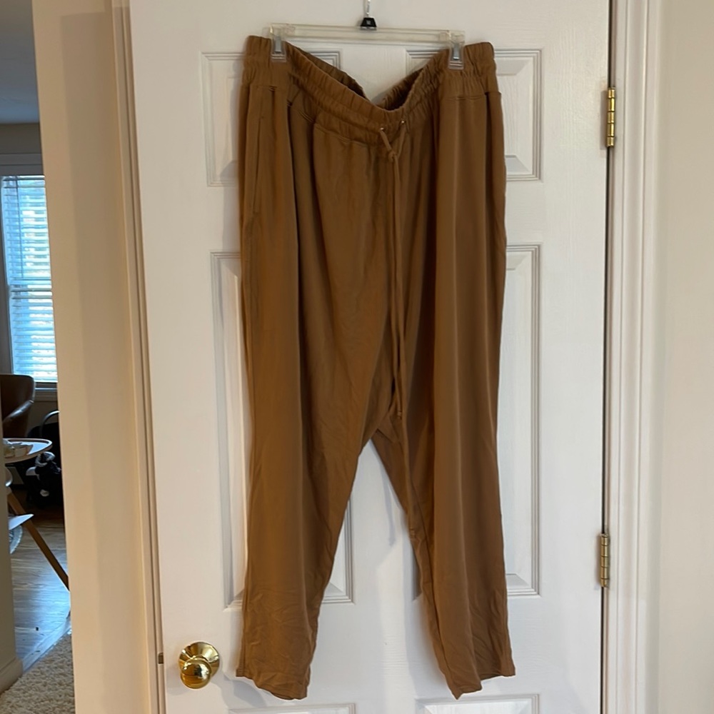 Fabletics joggers- camel 3x